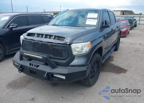 2017 Toyota Tundra Sr5 5.7L V8 z USA, uszkodzony, nr VIN 5TFDW5F18HX602922
